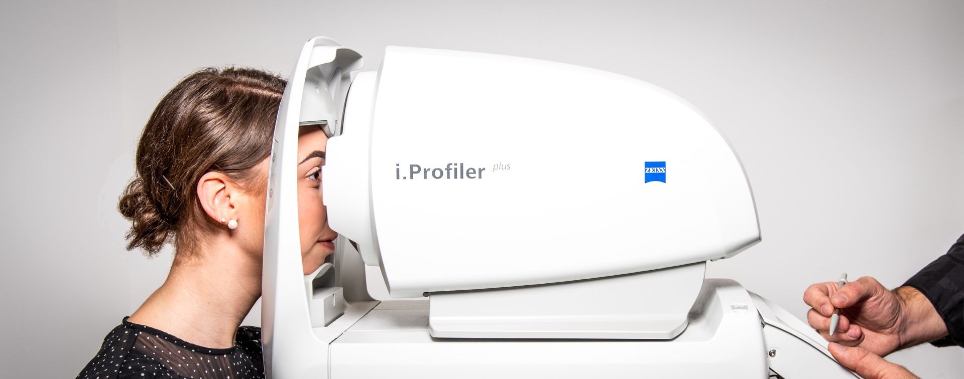 Augenanalyse bei einer Kundin
