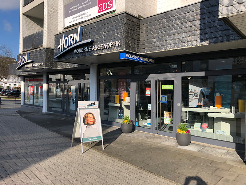 Eine Ladenfront mit dem Wort „Horn“ darauf