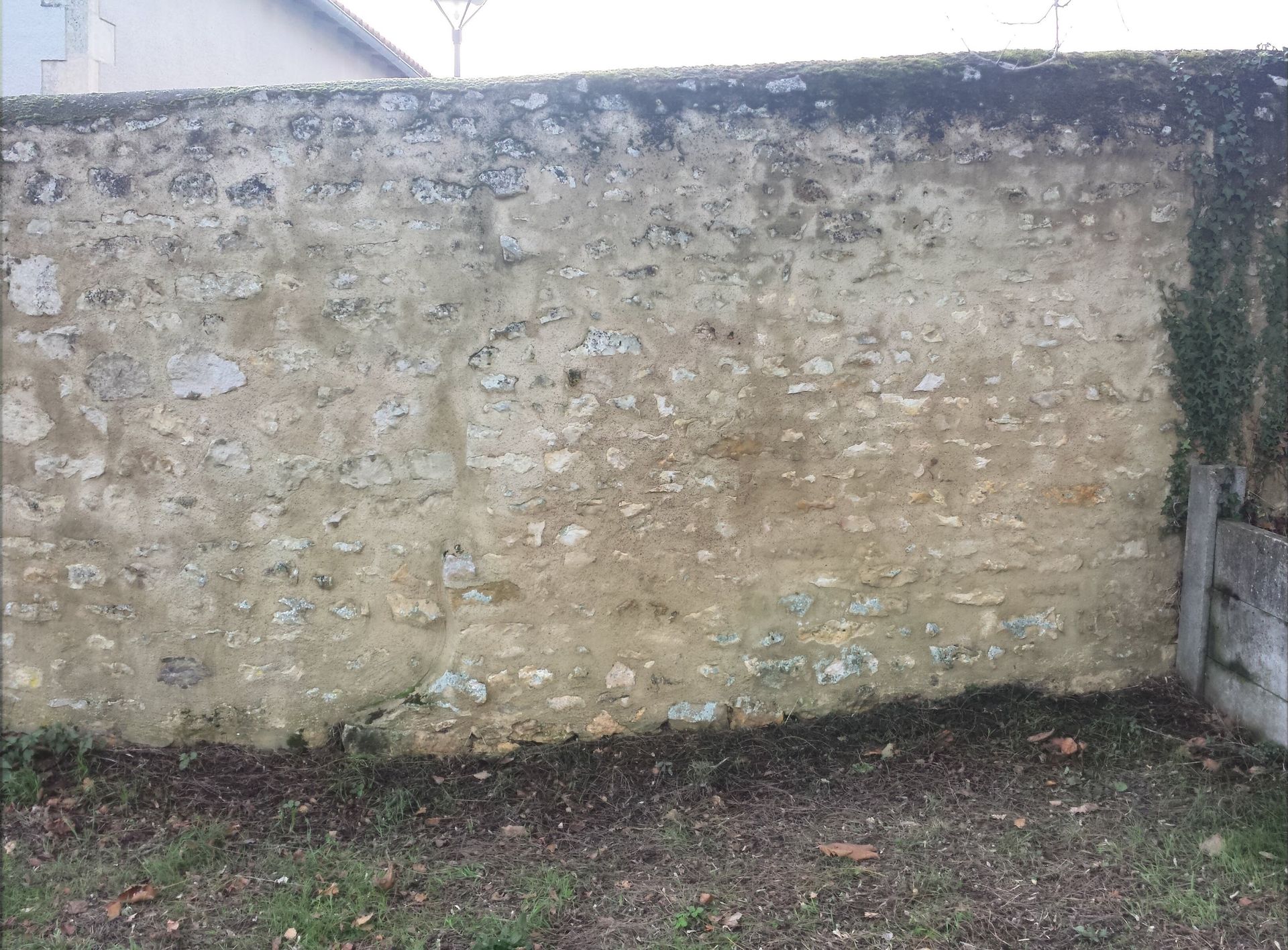 Muret en pierre après nettoyage