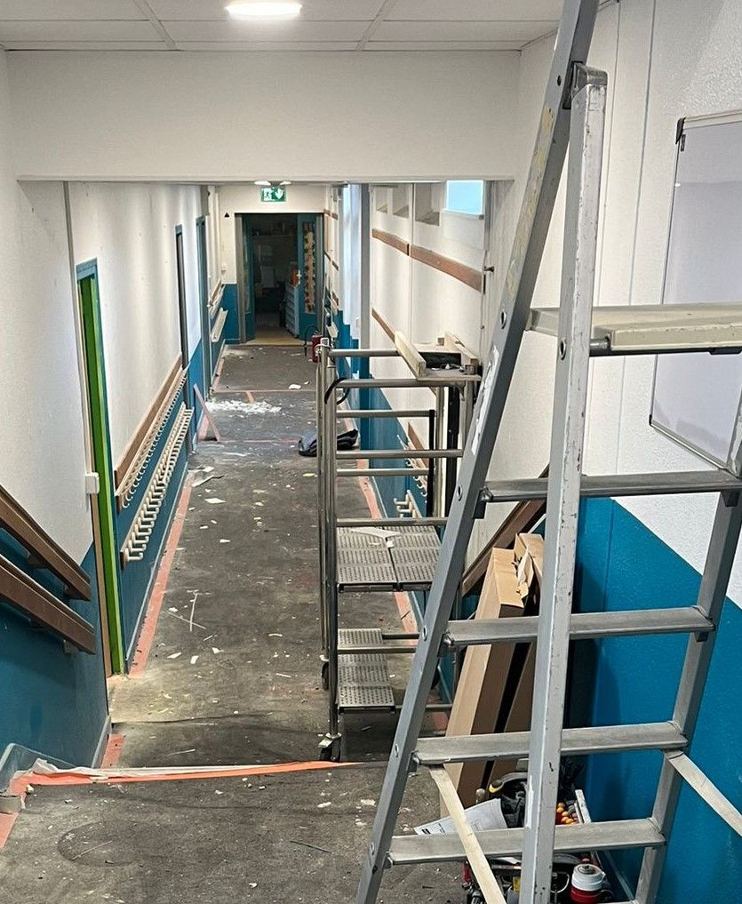 Couloir de bâtiment en fin de travaux