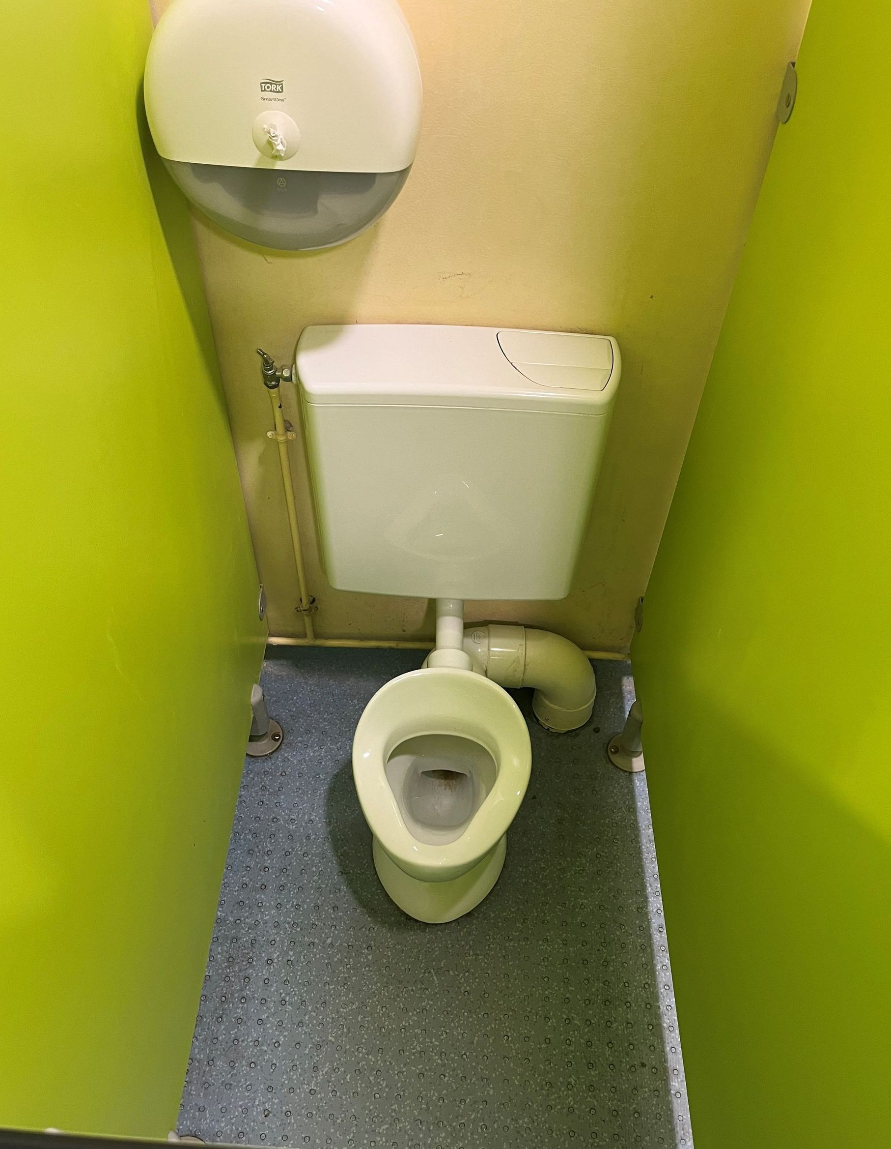 Toilettes avant nettoyage de fin de chantier