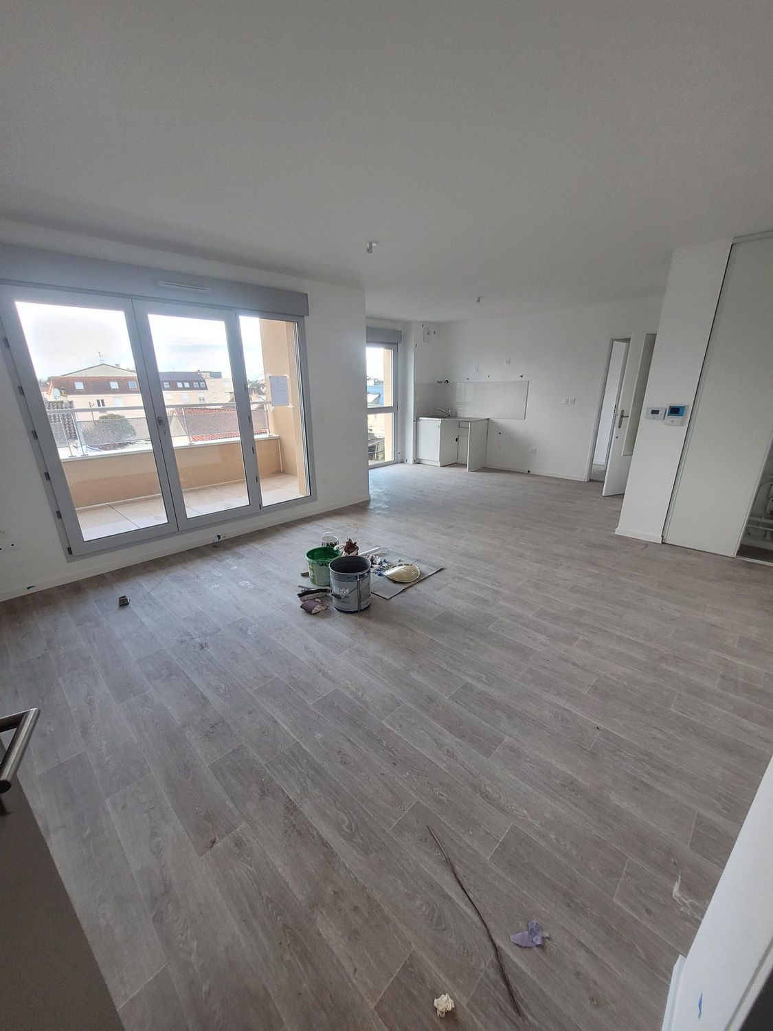 Pièce d'appartement pendant des travaux de rénovation