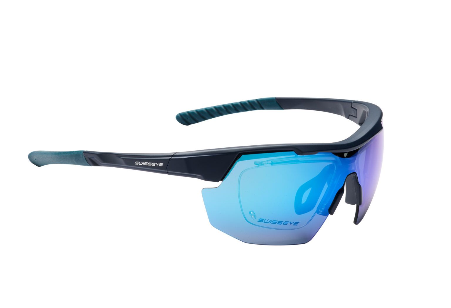 Eine Sonnenbrille mit blauen Gläsern auf weißem Hintergrund.