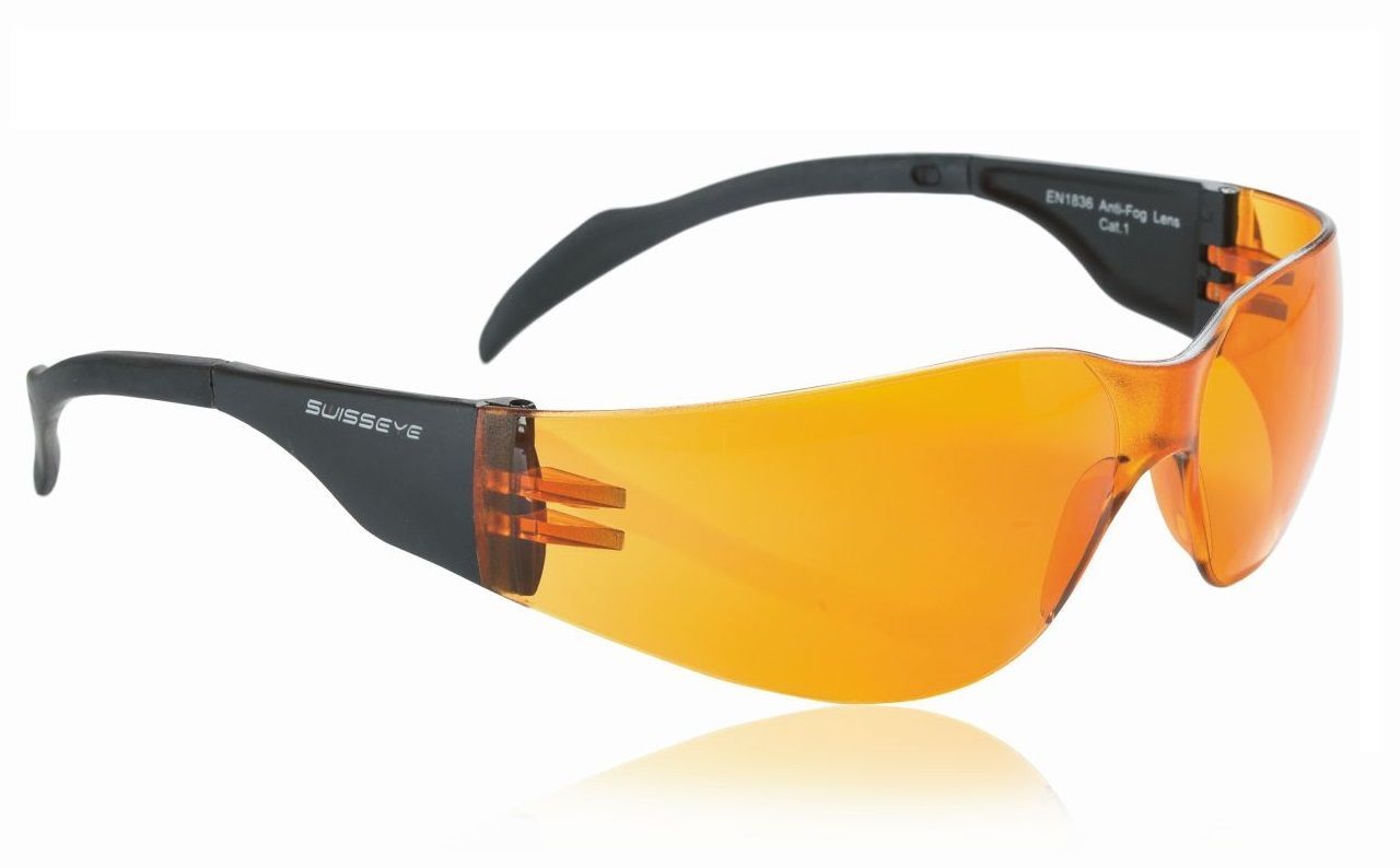Eine orangefarbene Schutzbrille mit schwarzem Rahmen