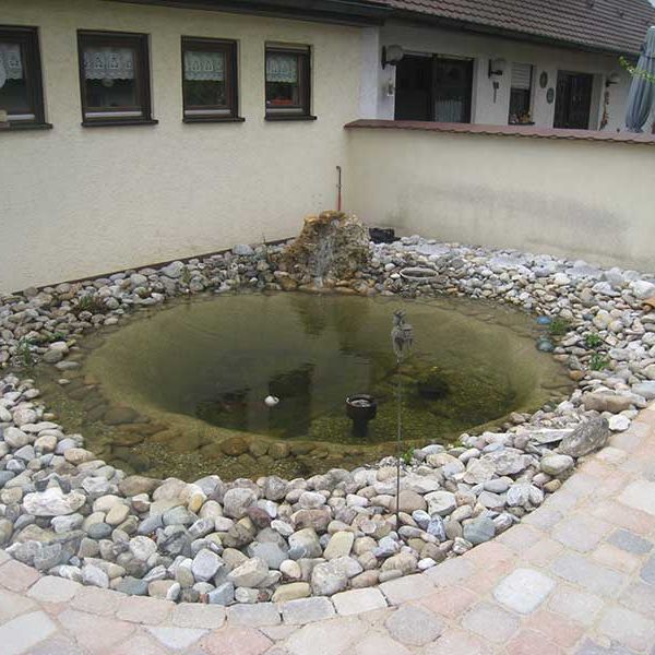 Teich und Quellanlagen