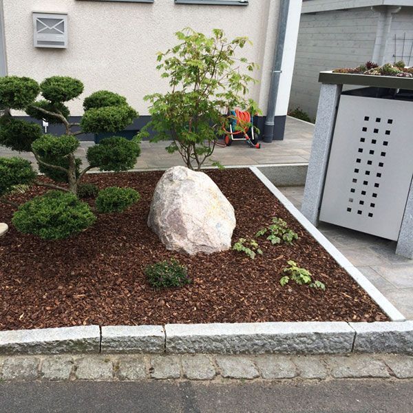 Rasen und Pflanzungen