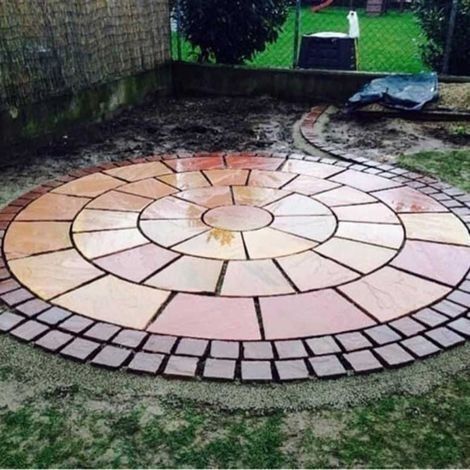 gepflastertes Rondell - Terrassen