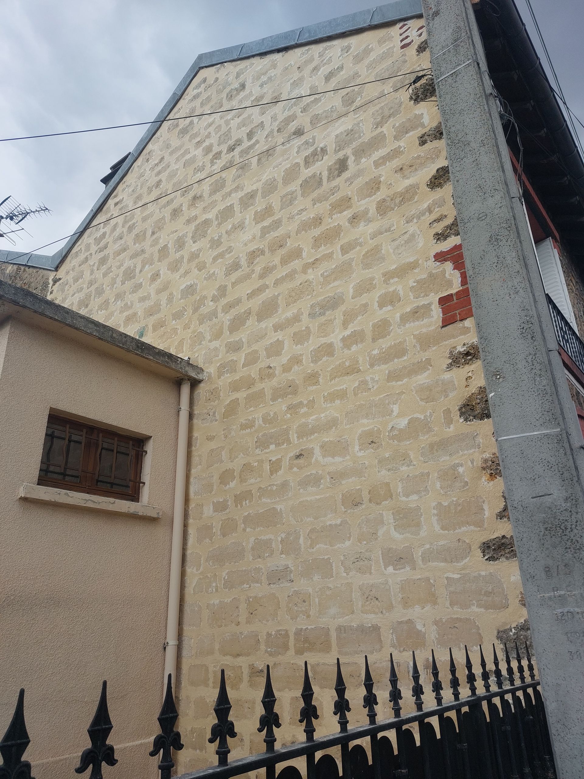 Vers la page Ravalement de façade.