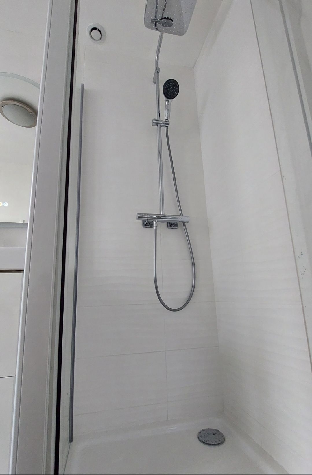 Vers la page Salle de bains.