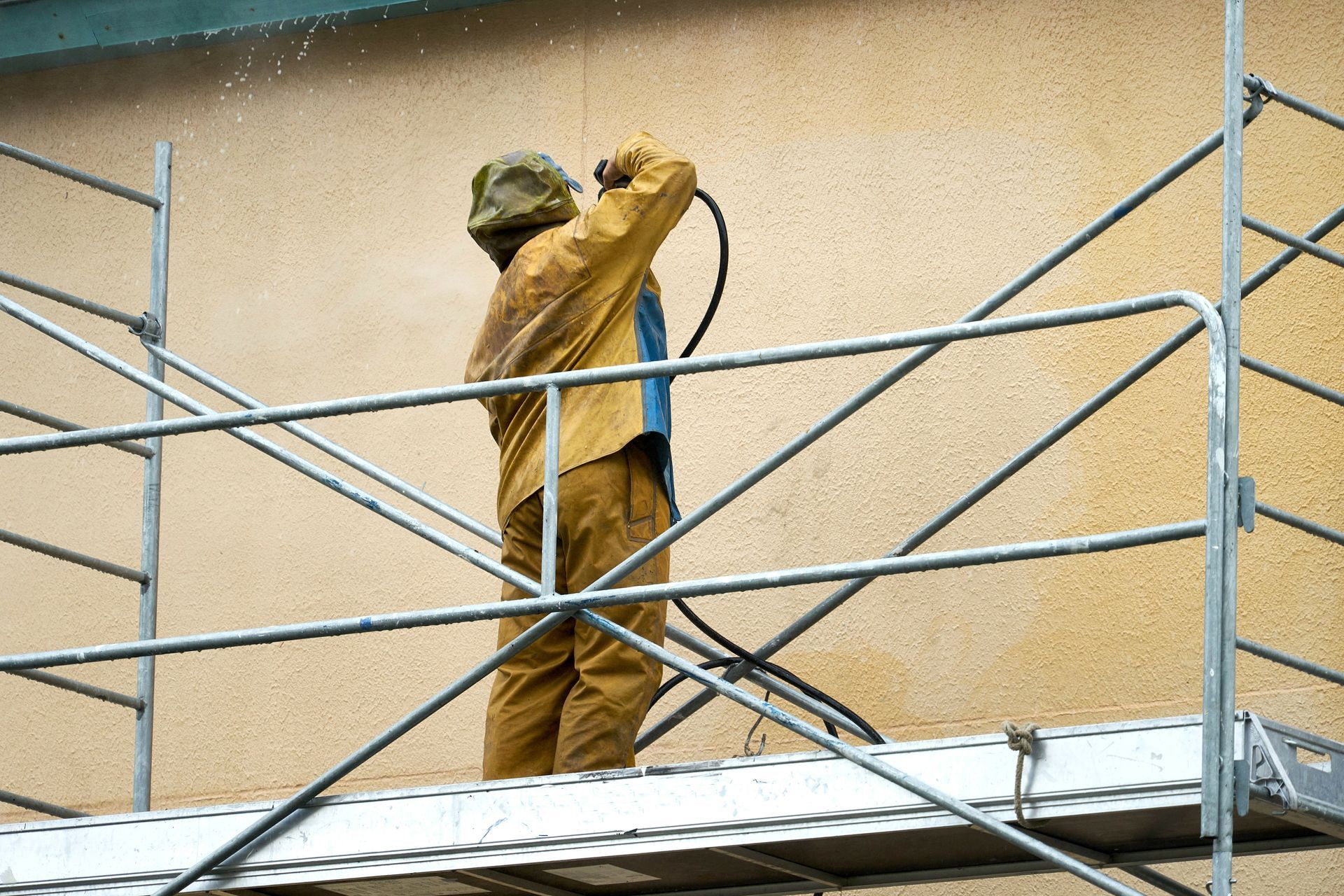 Nettoyage chimique d'une façade.