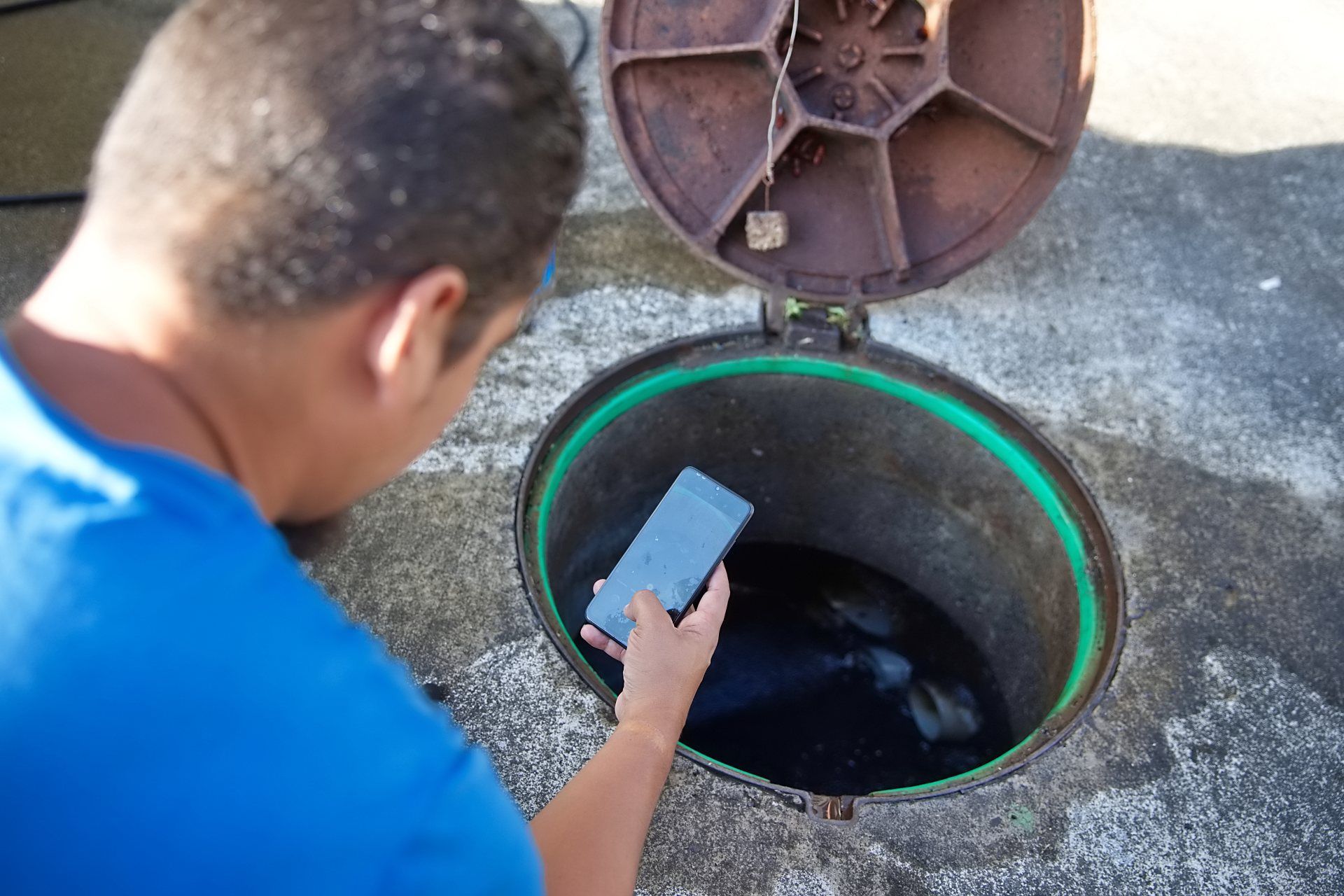 Prise de photos d'une fosse