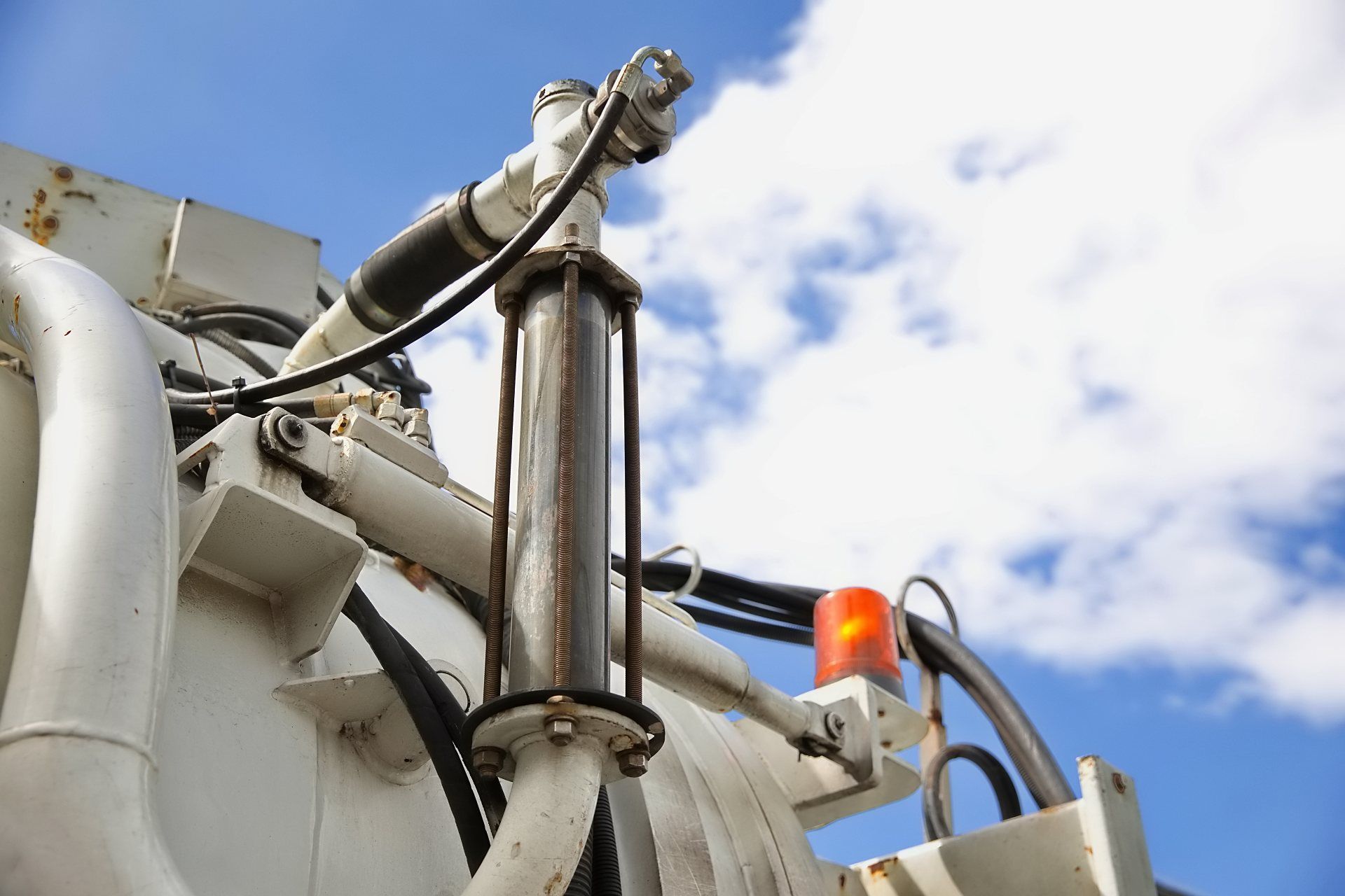 Zoom sur une partie du camion de vidange