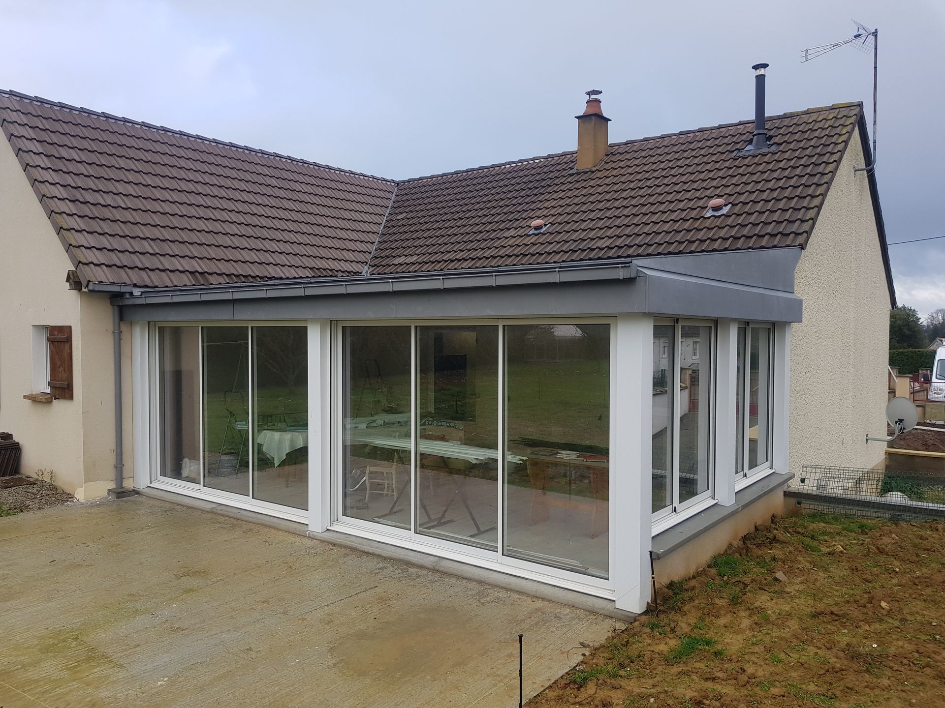 Véranda avec toiture en zinc