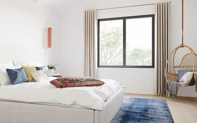 Chambre avec une fenêtre en aluminium