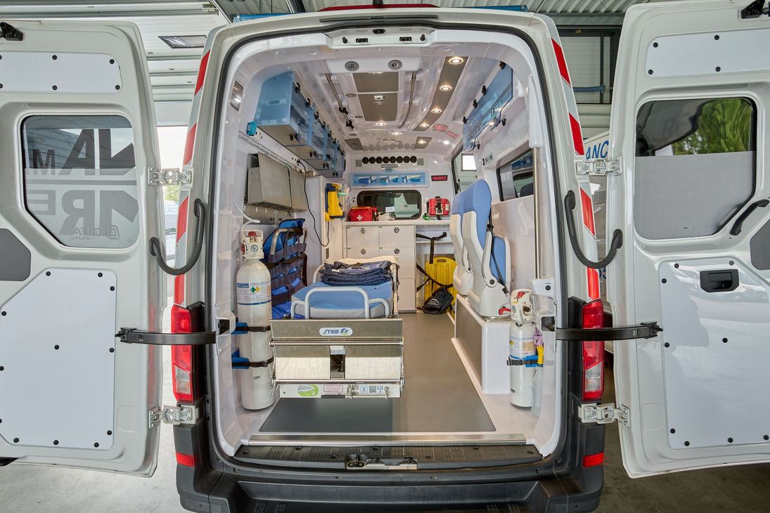 Intérieur d'une ambulance équipée