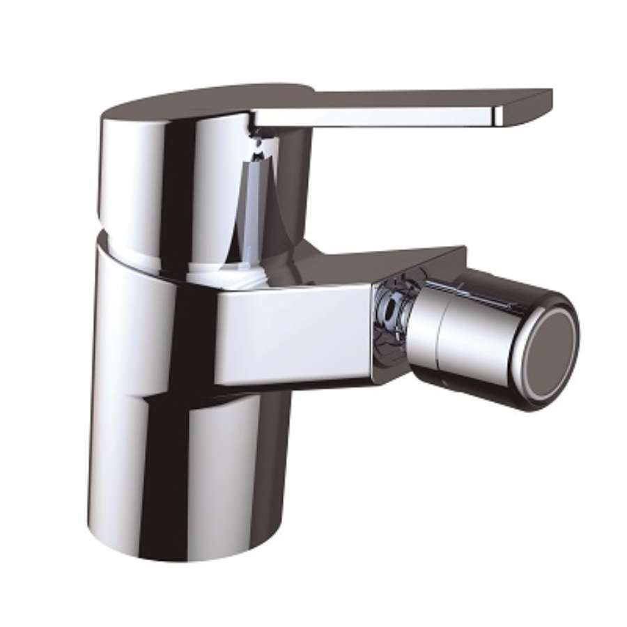 Un primer plano de un grifo de bidé sobre un fondo blanco.