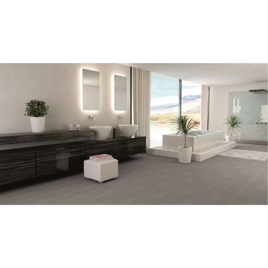 Un baño con dos lavabos, dos espejos y una bañera.