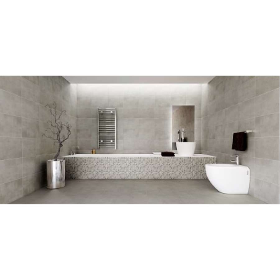 Un baño con bañera, lavabo, inodoro y espejo.