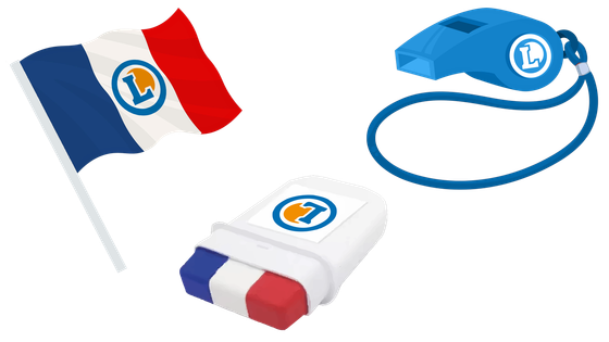 Drapeau bleu, blanc et rouge, un siffler et une boîte de maquillage bleu, blanc et rouge avec le logo E.Leclerc.