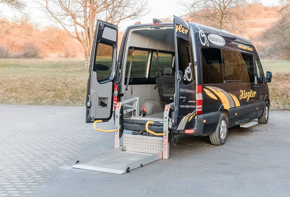 Sprinter mit elektrischem Rollstuhllift Ziegler Reisen GmbH & Co.KG