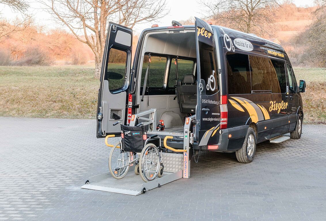 Sprinter mit elektrischem Rollstuhllift Ziegler Reisen GmbH & Co.KG