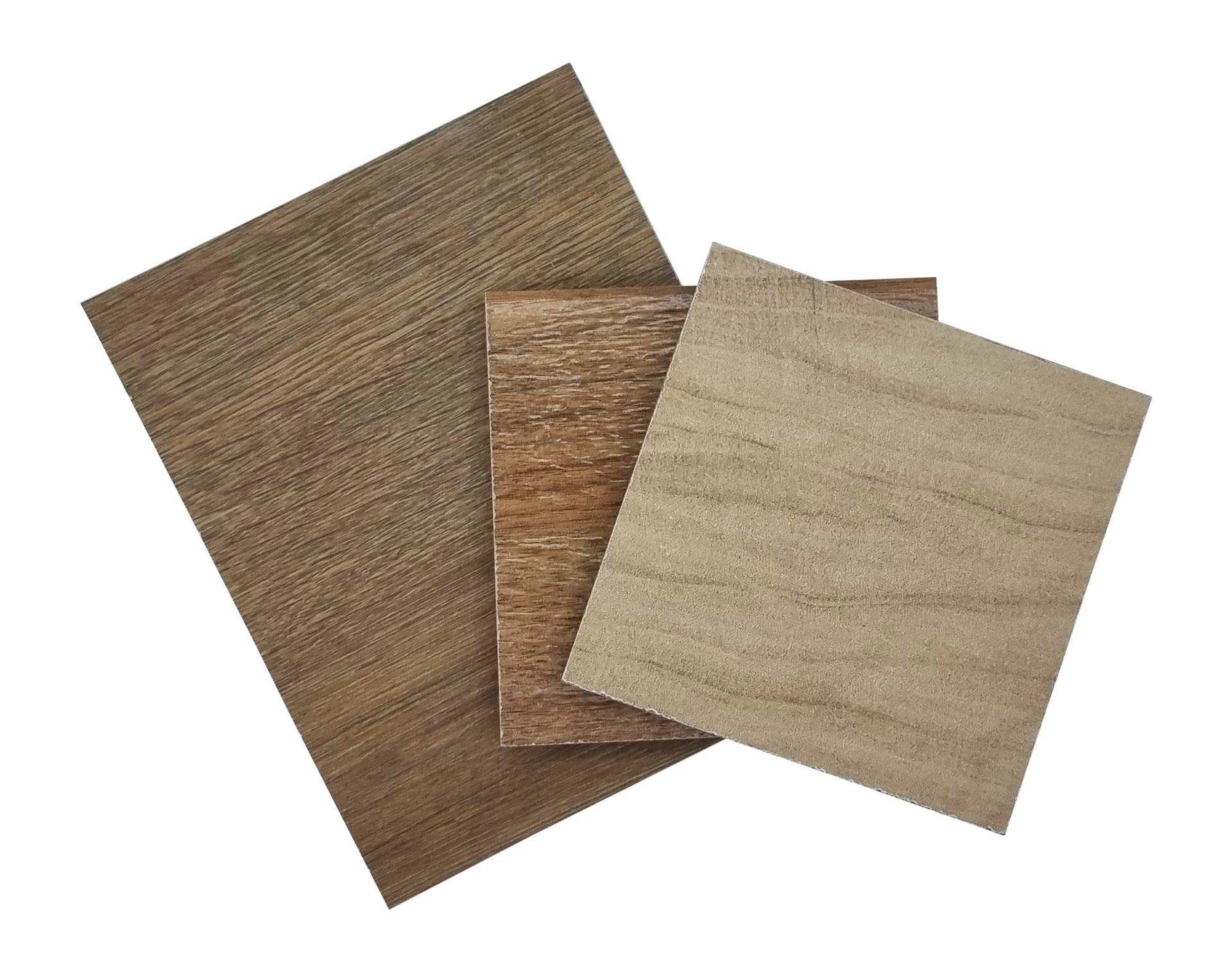 Trois échantillons carrés de placage de bois superposés, dans des tons bruns et beiges, sur fond blanc.
