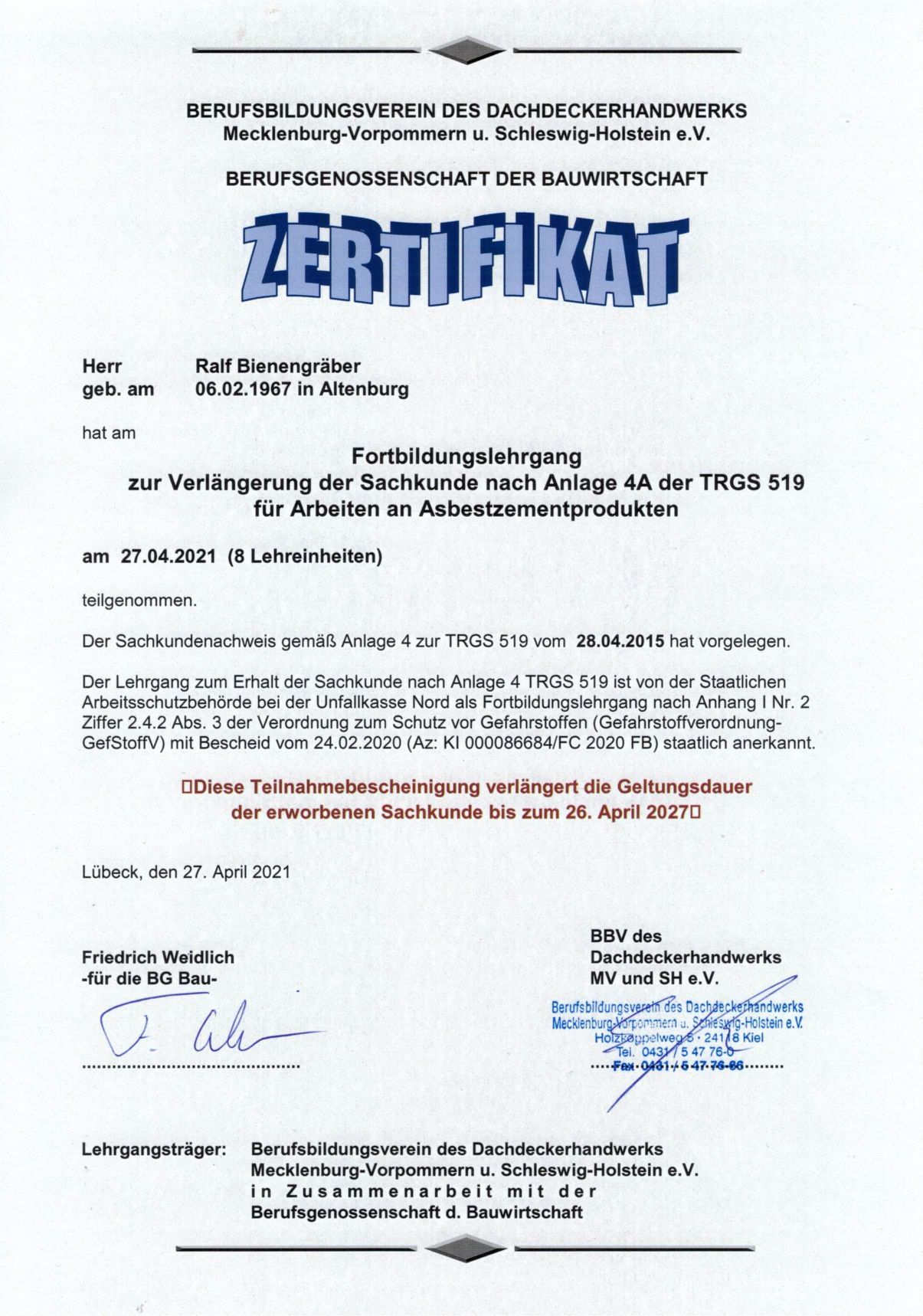 Zertifikat einer deutschen Organisation über den Umgang mit Gefahrstoffen, datiert April 2021.