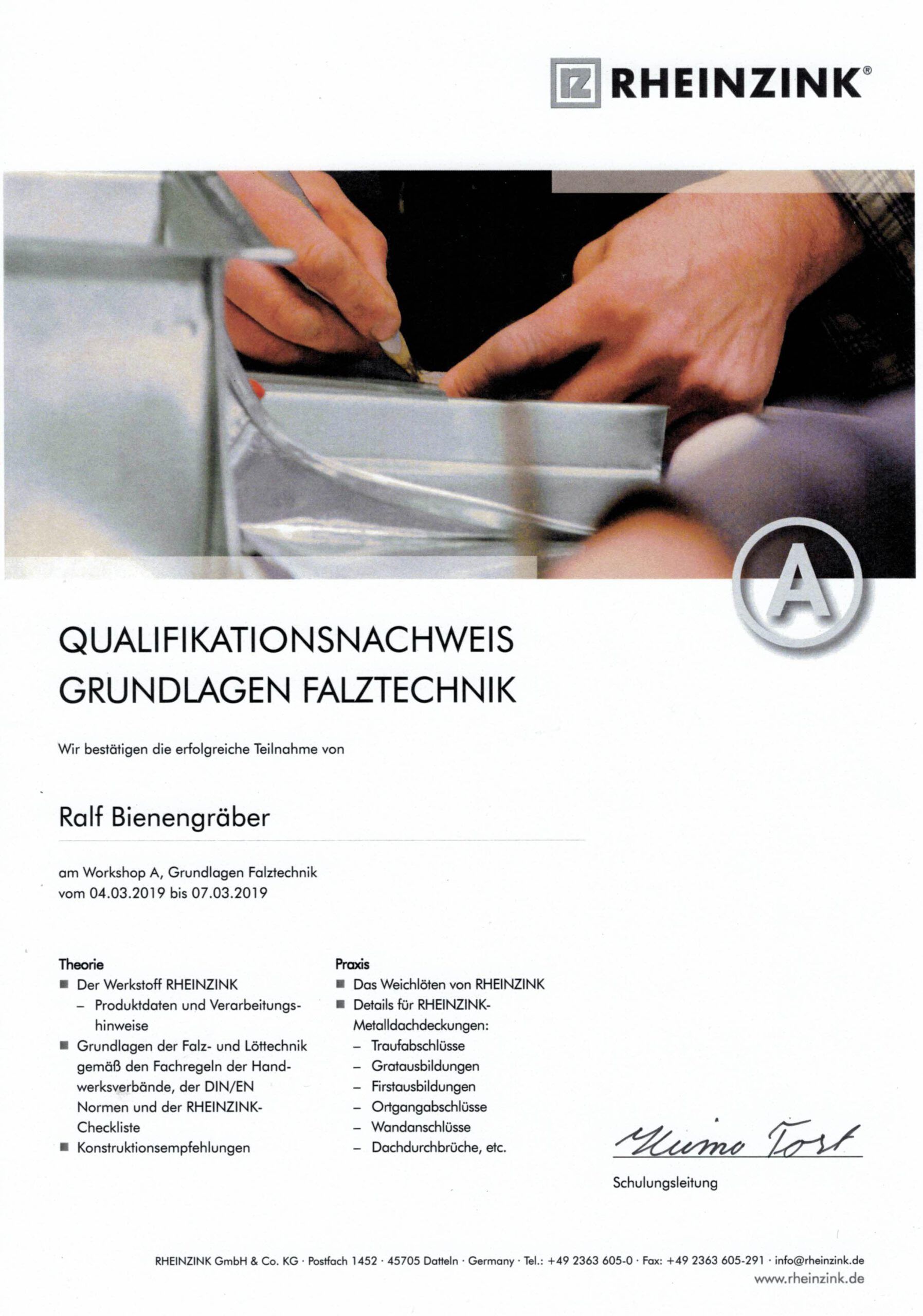 Dokument: Qualifikationszertifikat für grundlegende Falttechniken. Handwerkliche Tätigkeiten im Bereich Metallbearbeitung.