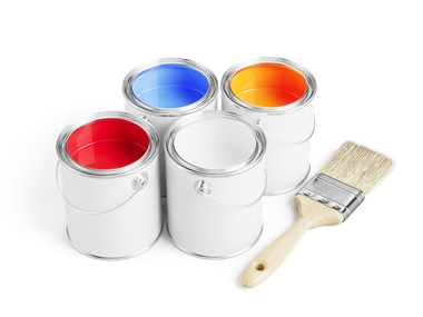 Quatre pots de peinture ouverts, rouge, bleu, orange et blanc, avec un pinceau.