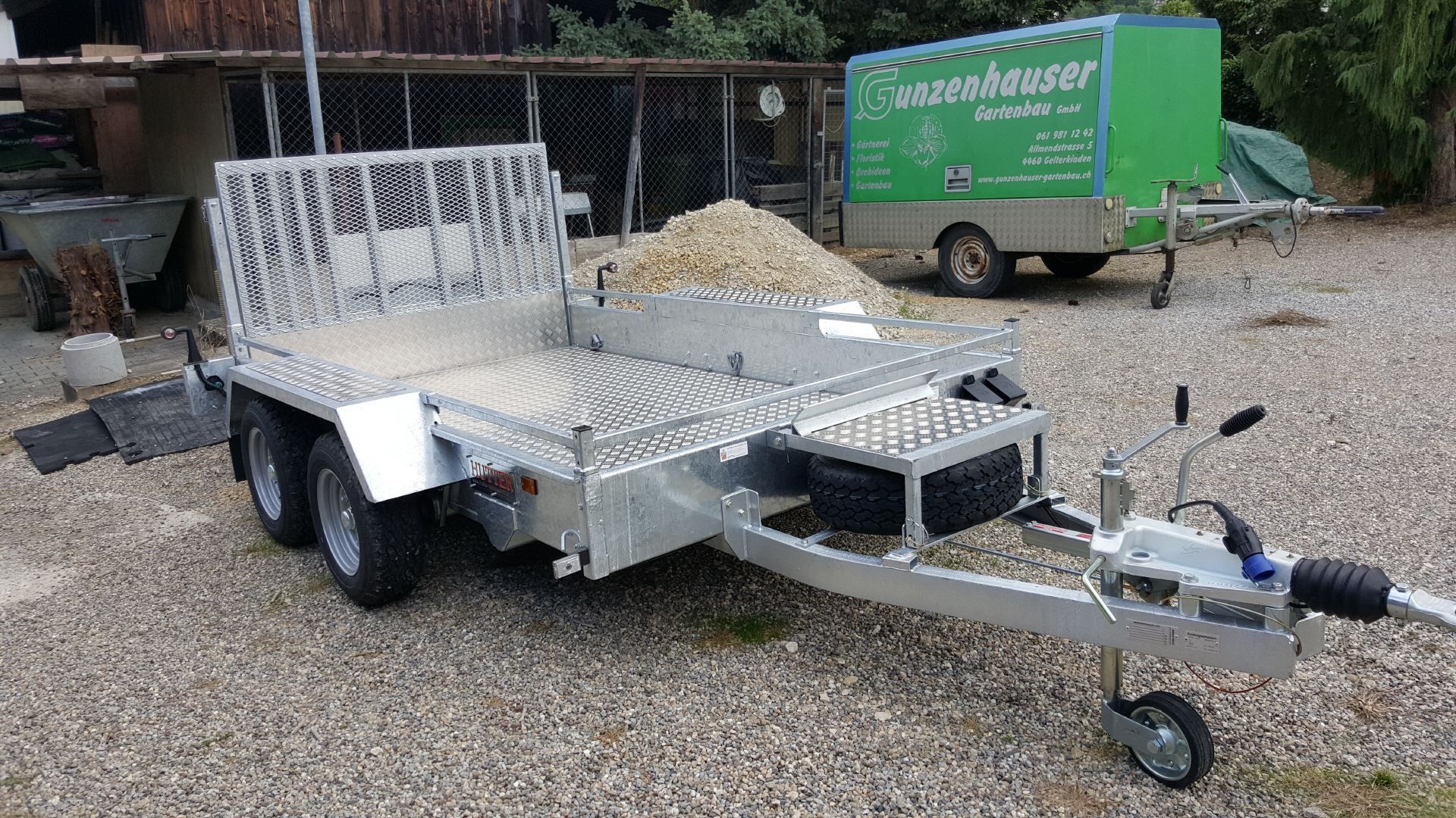 Tiefbettanhänger Gunzenhauser Gartenbau GmbH Gelterkinden