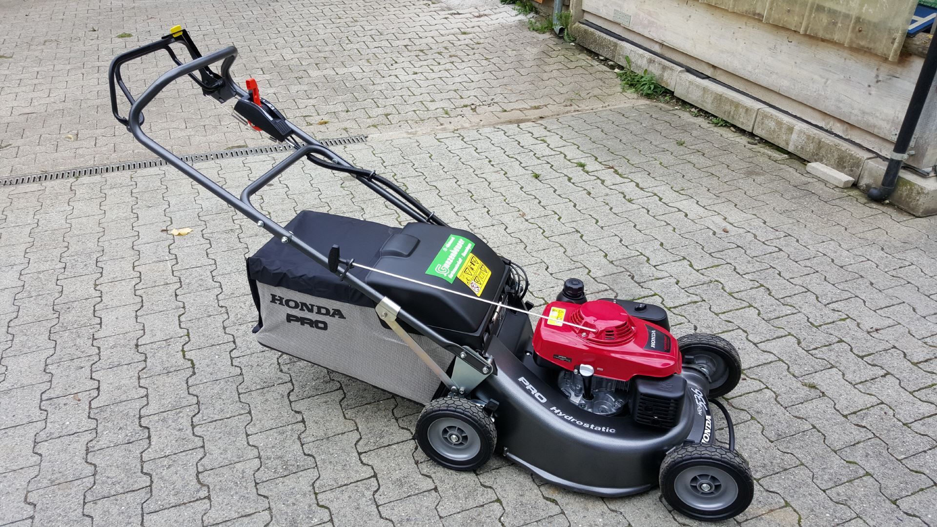 Rasenmäher Gunzenhauser Gartenbau GmbH Gelterkinden