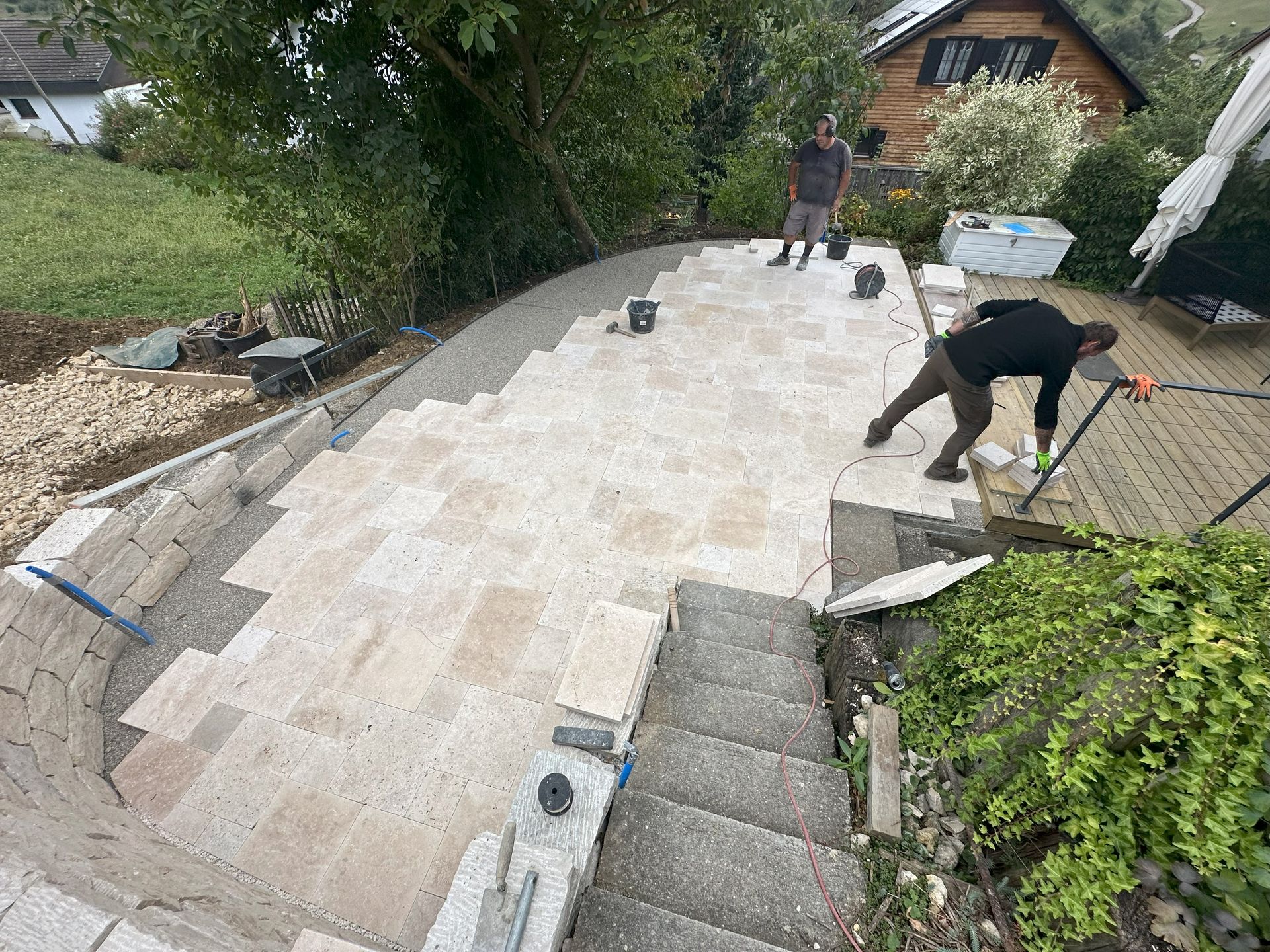 Exklusiver Sitzplatz geplant und gebaut durch Gunzenhauser Gartenbau GmbH Gelterkinden