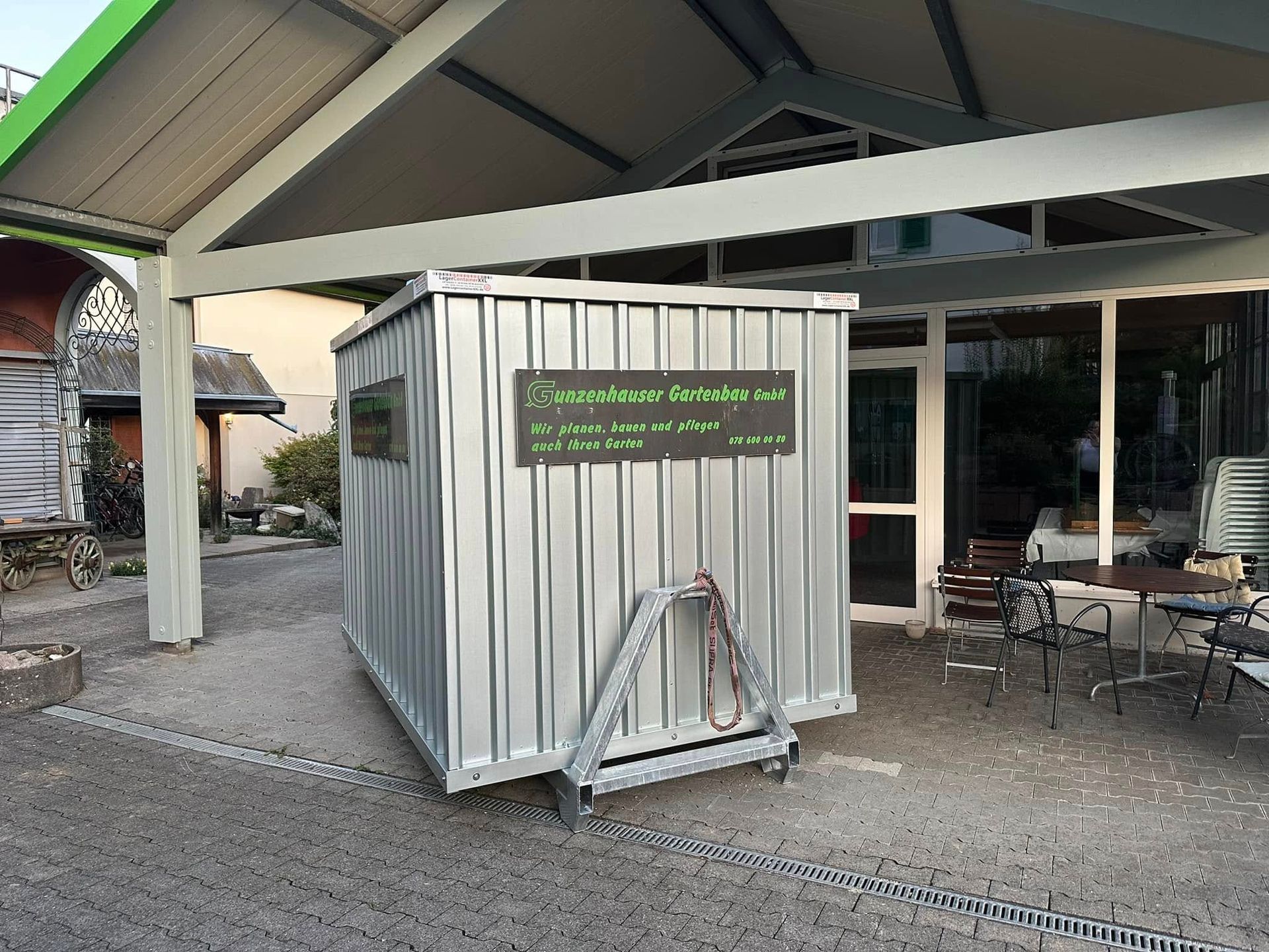 Werkzeug und Aufenthalts Container Gunzenhauser Gartenbau GmbH Gelterkinden