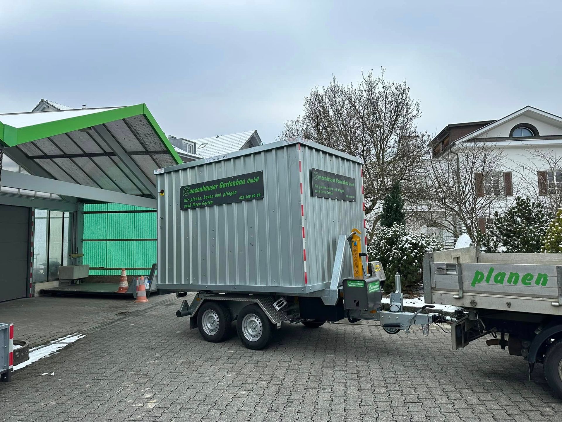 Hakenlift Anhänger  Gunzenhauser Gartenbau GmbH Gelterkinden