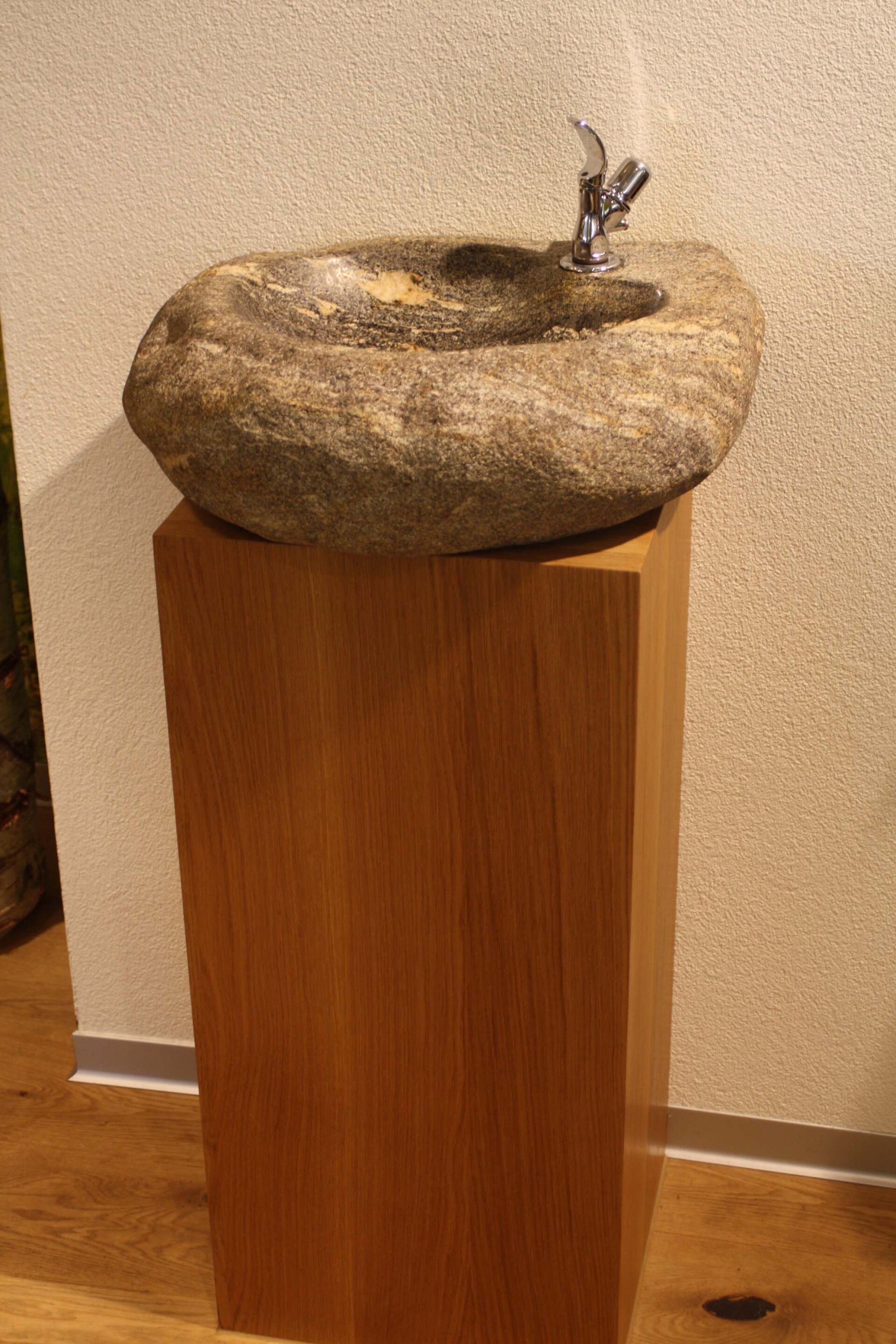 Trinkbrunnen in Apotheke - Allenspach Natursteinbrunnen GmbH