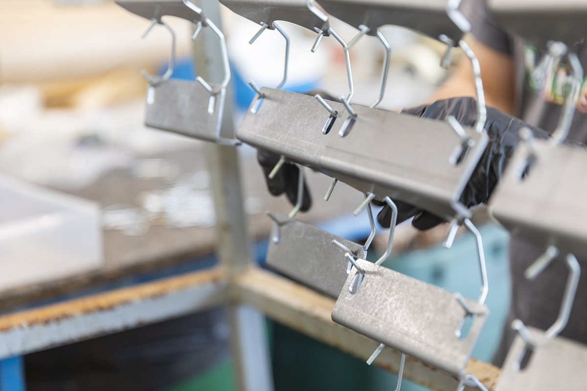 Des pièces d'alu en petite quantité