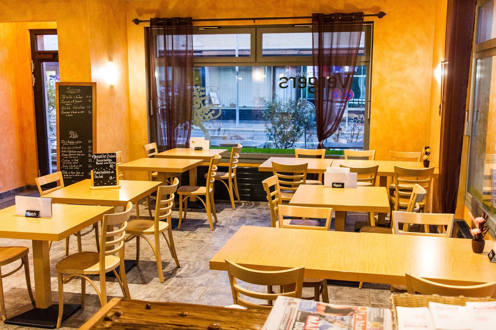 Tables - Café des Vergers