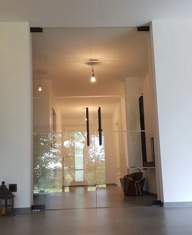 Schiebe- und Pendeltüren aus Glas