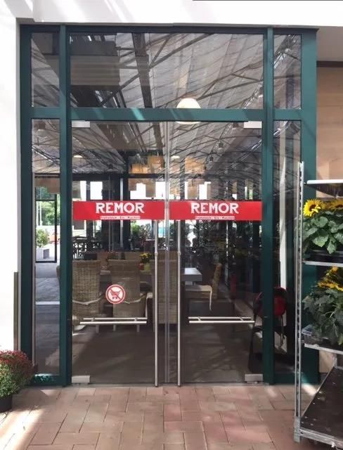 Schiebe- und Pendeltüren aus Glas