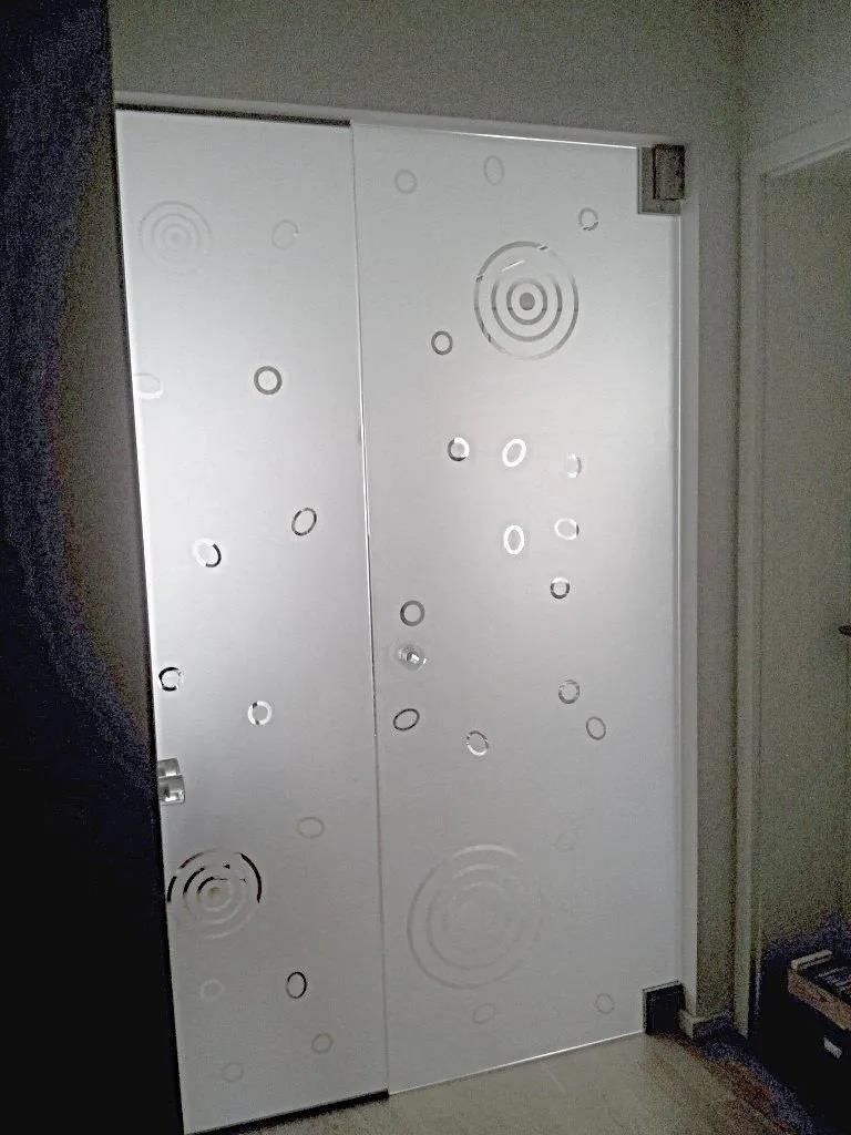 Schiebe- und Pendeltüren aus Glas