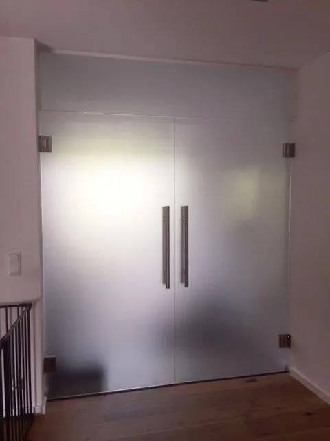 Schiebe- und Pendeltüren aus Glas