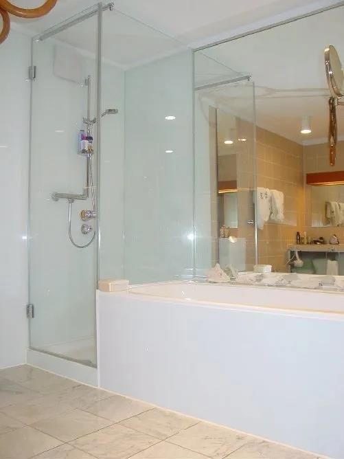 Duschrückwände aus Glas