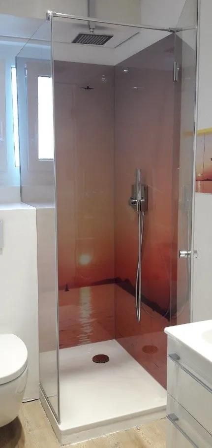 Duschrückwände aus Glas