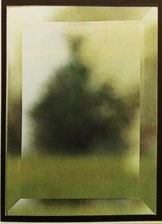 Ein Gemälde eines Hauses in einem quadratischen Rahmen.