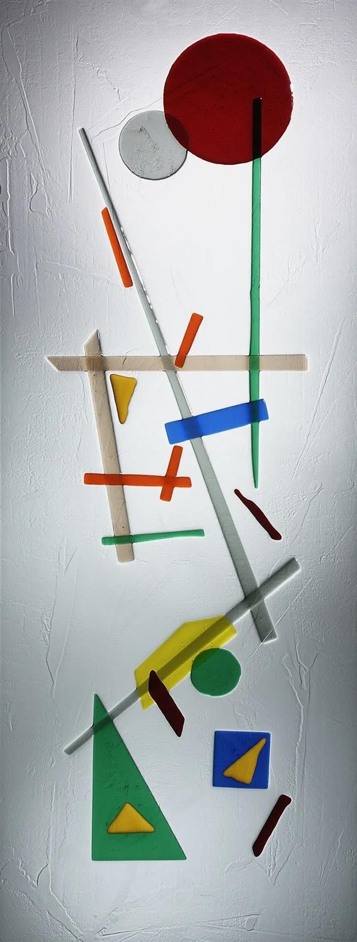 Ein Gemälde aus geometrischen Formen mit einem roten Kreis in der Mitte