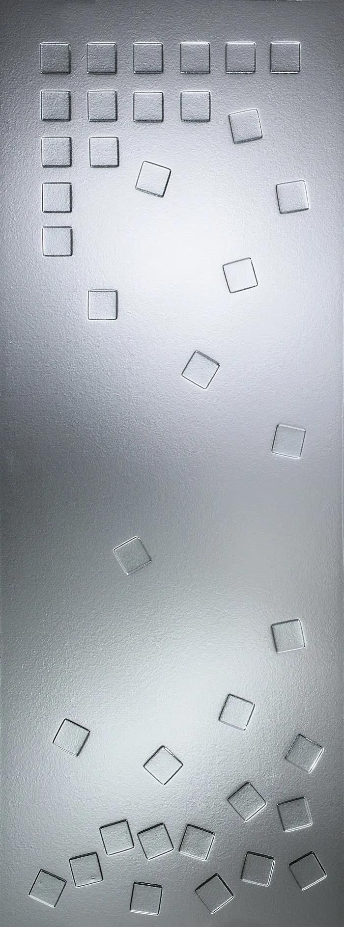 Eine Nahaufnahme einer Glastür mit einem Muster darauf.