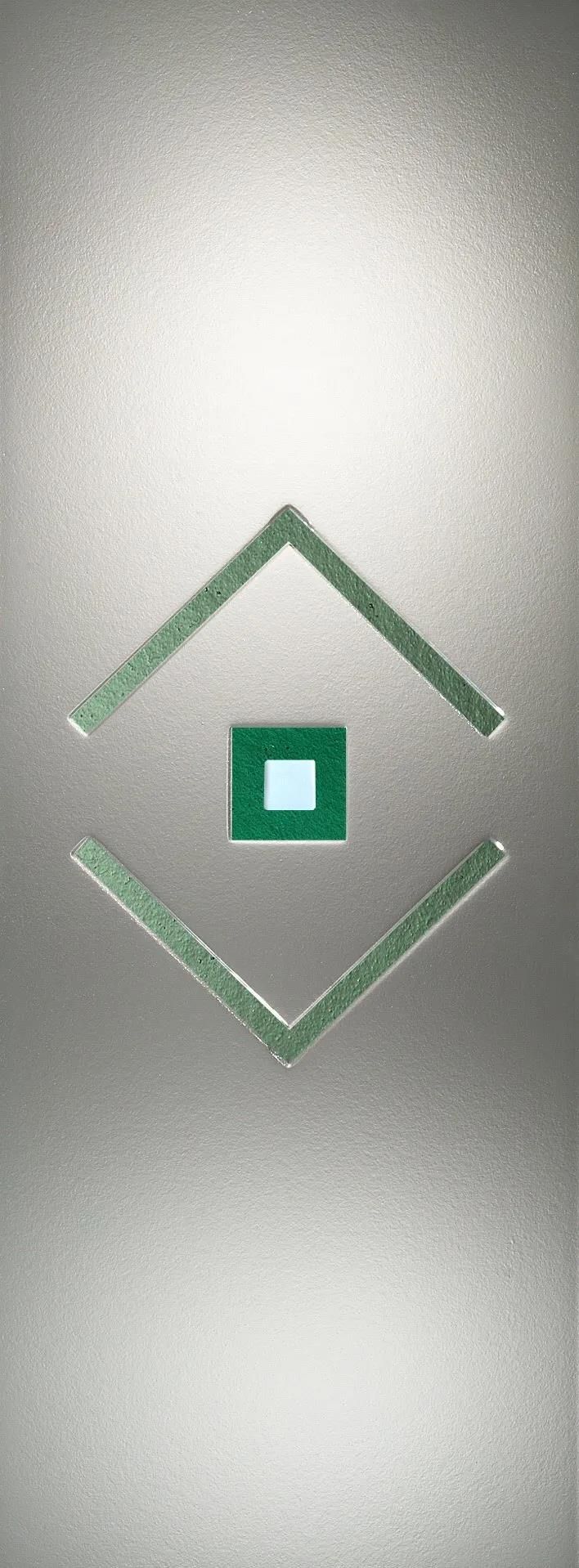 Ein grauer Hintergrund mit einem grünen Quadrat in der Mitte.