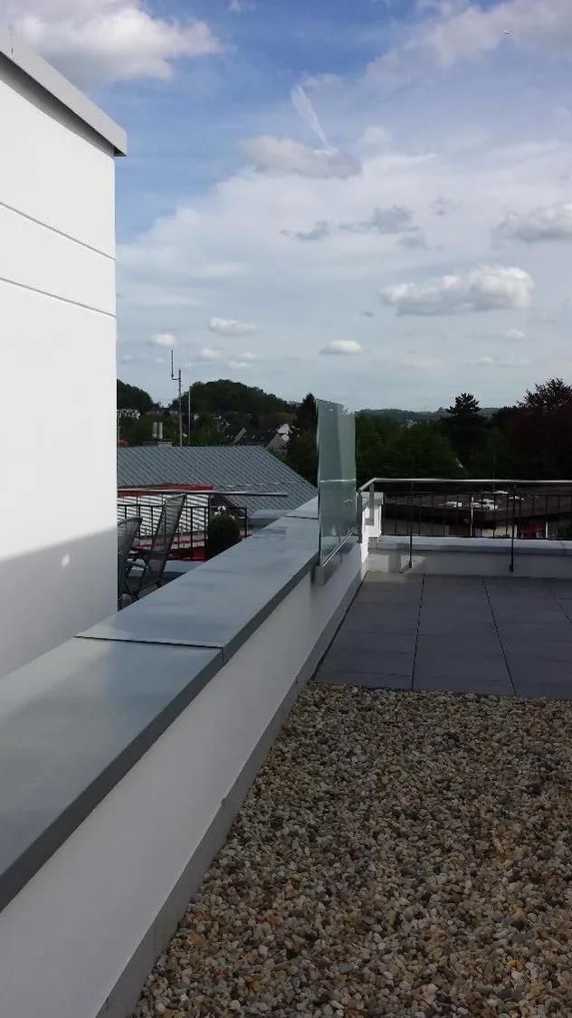 Sicht- und Windschutz aus Glas