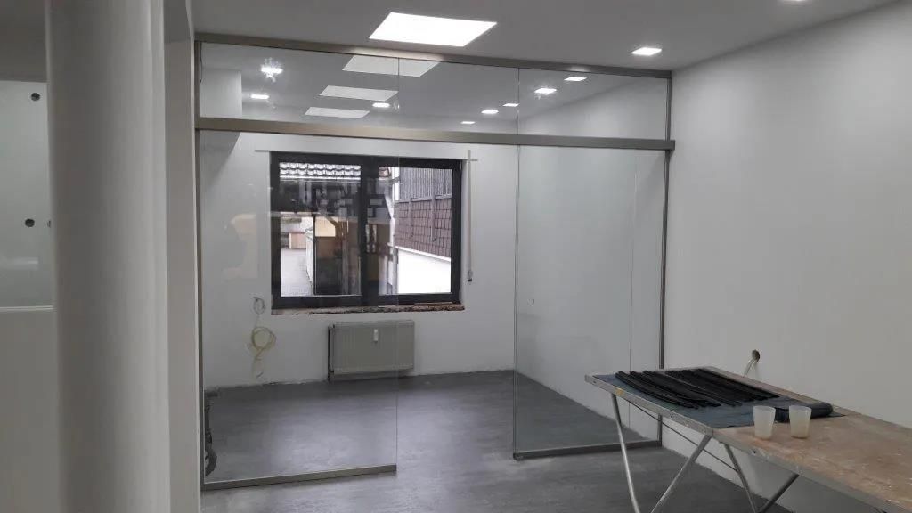 Trennwände aus Glas