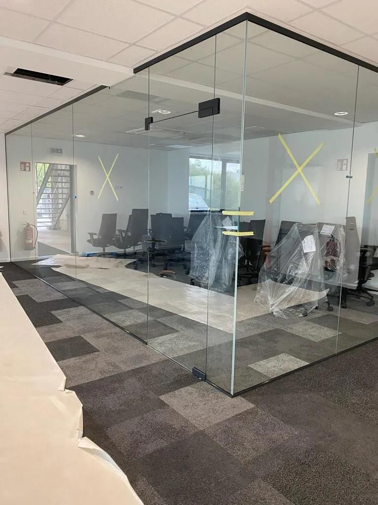 Trennwände aus Glas